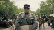 Mark Hamill is the antagonist in The Long Walk (Image via YouTube/Lionsgate Movies)